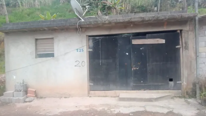 Vende um terreno com 3 cômodo já pronto