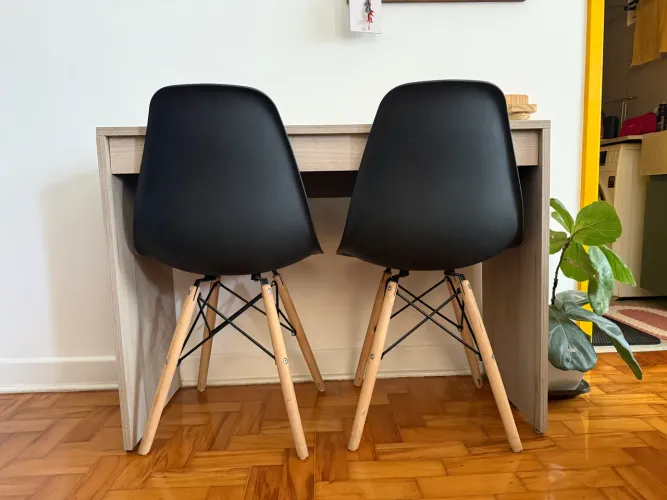 Mesa e cadeiras