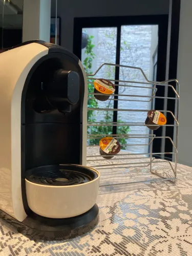 Vende-se Cafeteira Elétrica 3 corações + display de cápsulas