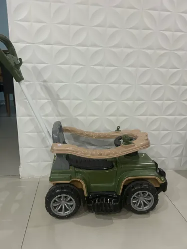 Carrinho de passeio infantil tipo Jeep