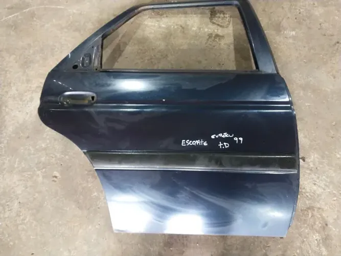 Porta traseira direita Ford/Escort europeu 99