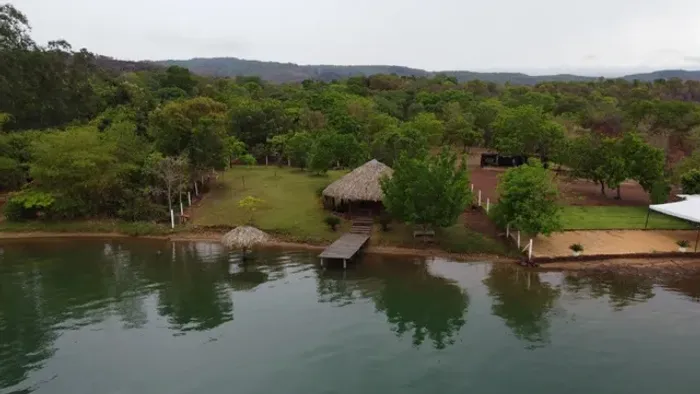 Vendo chácara na beira do lago 