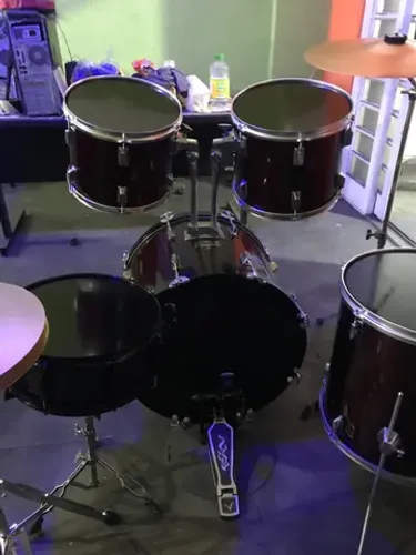 Bateria Peace completa semi nova.