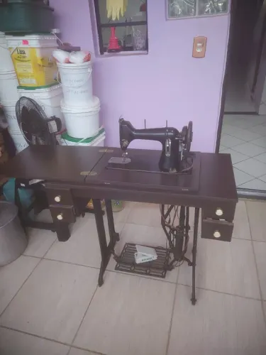 Maquina de costura antiga