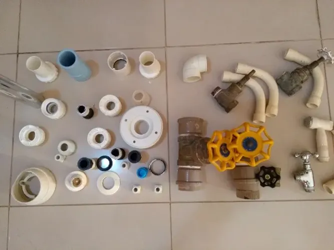 Material de construção, diversos, Joelhos, curvas, etc. Alguns produtos novos e outros usa