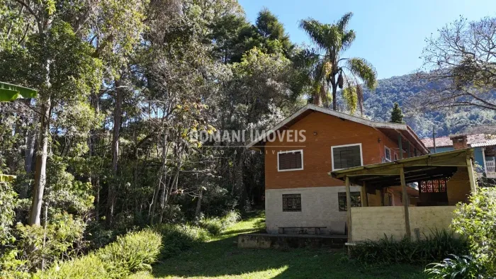 Casa em Estilo de Sítio à Venda na Região do Bairro do Centro - Campos do Jordão/SP