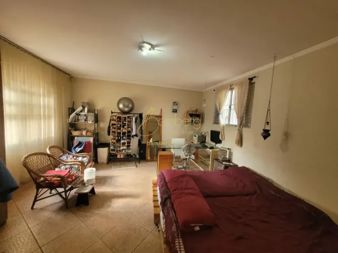 Casa com piscina, e edícula, 2 dormitórios embaixo e a suíte encima!!!