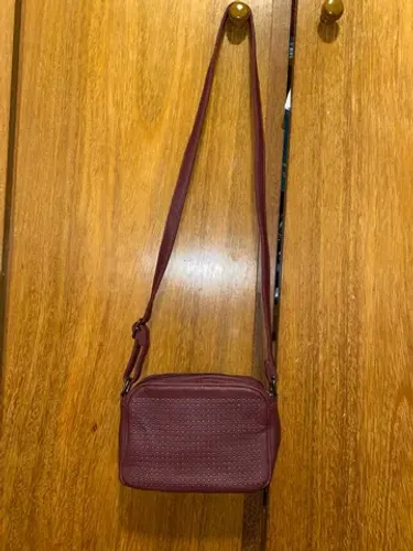 Bolsa de ombro bordo/vinho