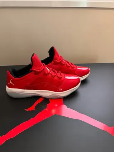 Tênis Jordan 11 low 