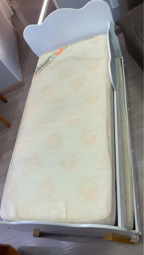 Mini Cama e cama auxiliar com 2 colchões 