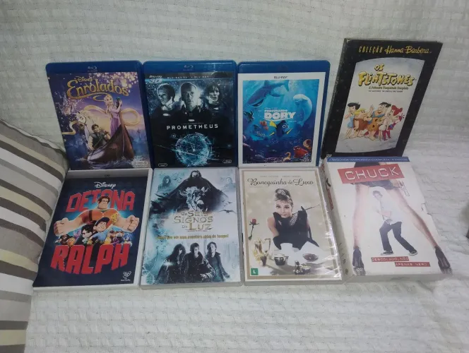 Coleção de DVDs e Blu-Ray ( Prometheus Bonequinha Luxo Enrolados e outros)