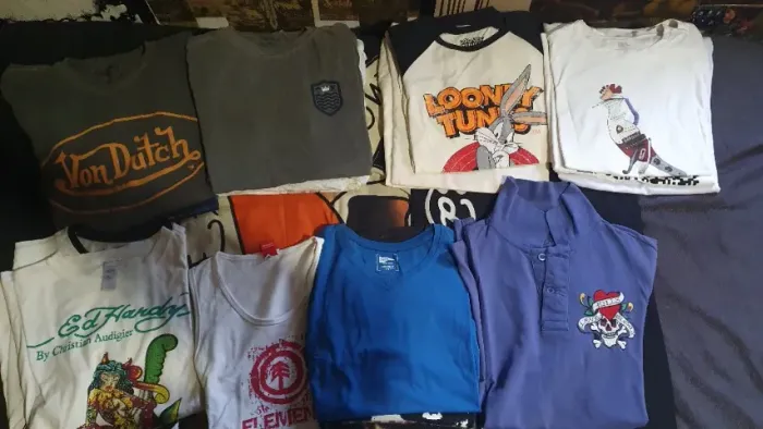 Lote de Camisas e Camisetas
