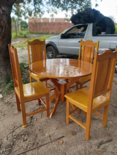 Mesa de Jantar de Madeira Maciça