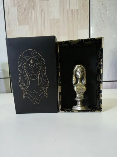 Busto Mulher-Maravilha (Wonder Woman) - Omelete Box / DC / Metal
