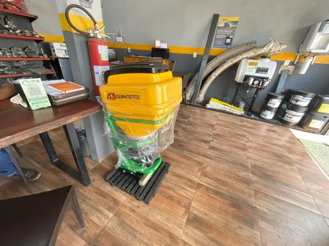 Distribuidor de sementes elétrico 63 lts 