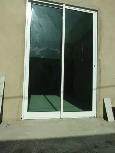Porta de vidro de correr em alumínio branco Linha SP