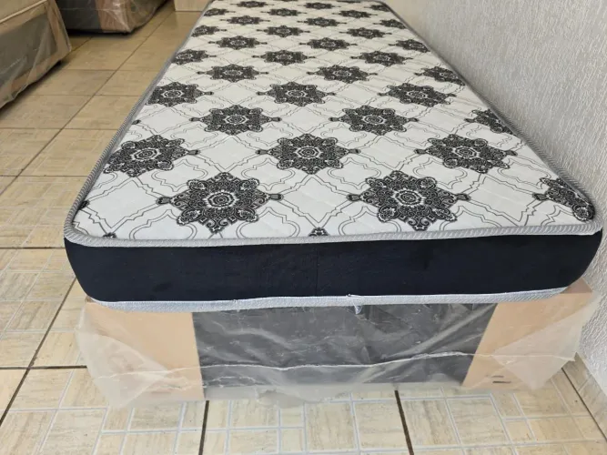 Cama box Queen nova