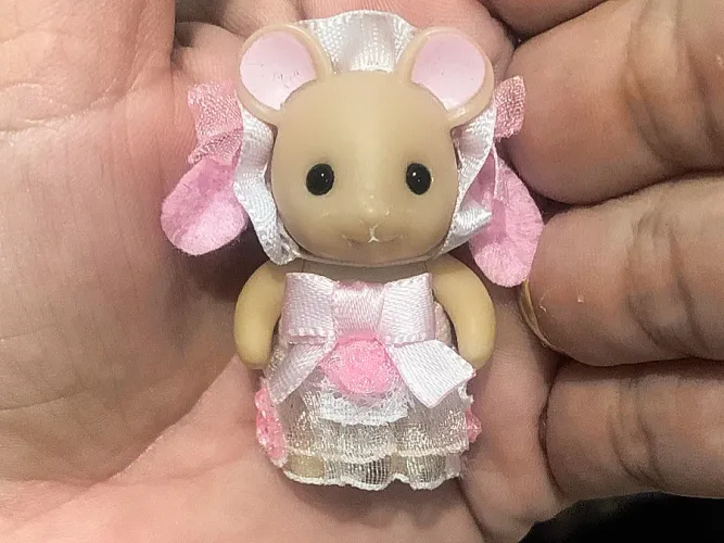 Roupinhas Coelhinha Sylvanian Families