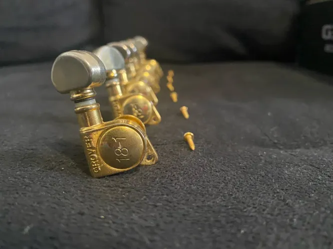 Kit com Tarraxas Grover, Ponte Licensed Floyd Rose, captadores Washburn CS 780