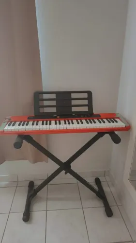 Teclado musical Casio tone S200 Vermelho na caixa + suporte para teclado