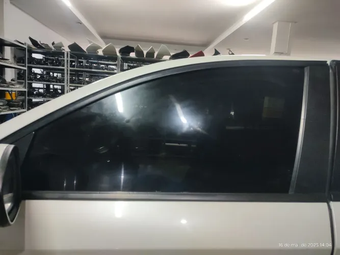 vidro da porta Peugeot 208 após 2021