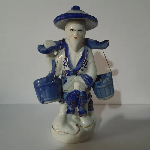 Antiga escultura de porcelana - pescador chinês (estátua bibelô)