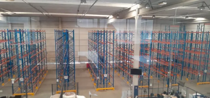 Vendo Porta Paletes NOVO - Montantes com 8 metros altura e longarinas 2,30 metros
