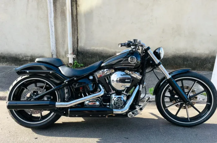 Harley Breakout Impecável 