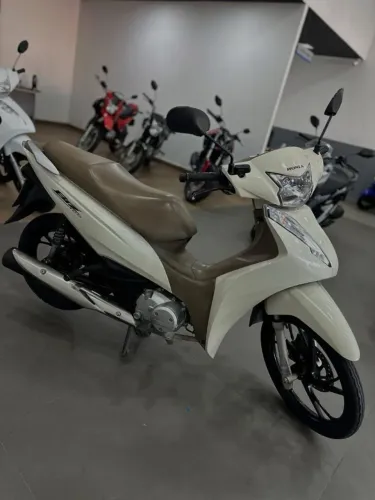 BIZ BRANCA 2022/2023 BAIXO KM 