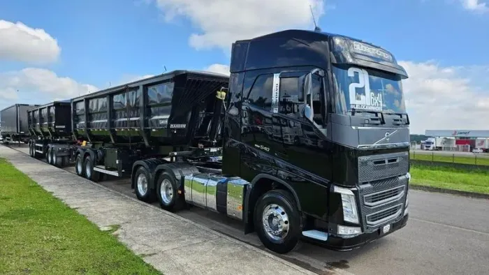 Volvo FH 540 6x4 Bug Leve Mola Ano 21 Euro5 + Rodocaçamba Randon Ano 23 c/ pneu lona fácil