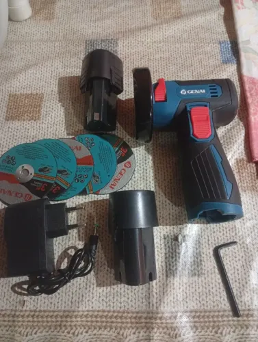 Esmilhadeira a bateria 