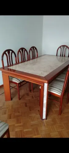 Mesa de Jantar com 8 Cadeiras e buffet