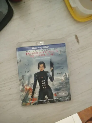 Blu-ray 3D e 2D Resident Evil 4: Recomeço