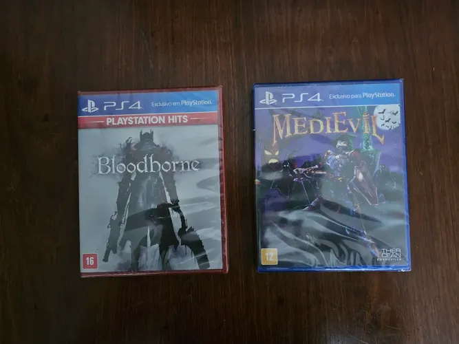 Jogos ps4 lacrados Bloodborne e Medievil 
