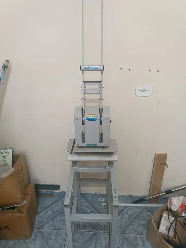 Máquina para fazer chinelo manual