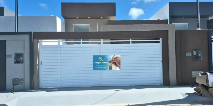 Casa com 3/4, uma suíte com closet e área gourmet e 