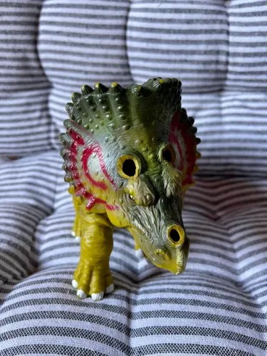 Dinossauro de brinquedo