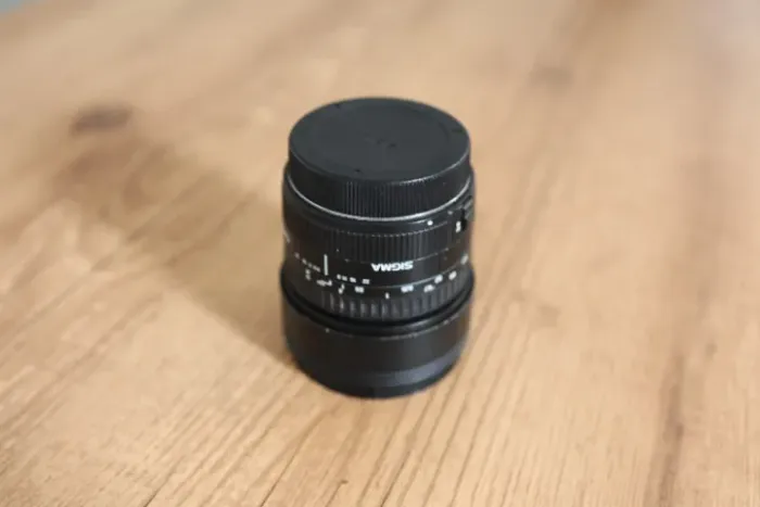 Vendo Lente Sigma 15mm em bom estado.