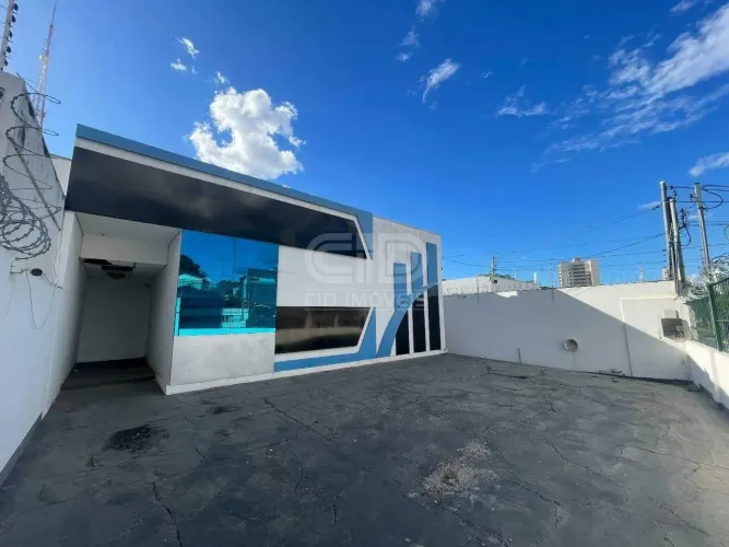 Casa comercial com 198 m² no bairro Araés