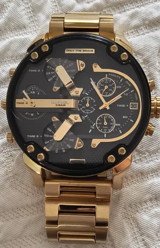 Relógio Diesel Mr Daddy - Dourado - Usado uma vez, sem detalhes - Possui caixa e manual