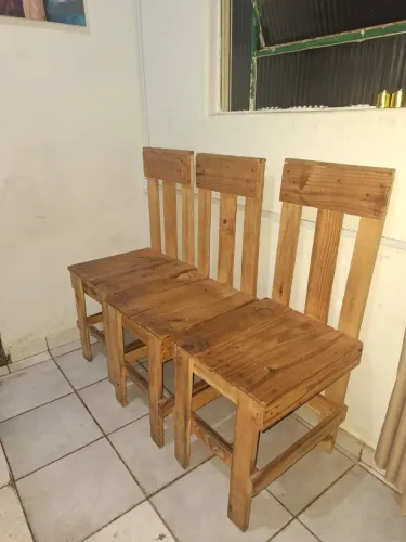 Conjunto de cadeiras - madeira de pallet