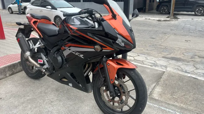 Vendo moto CBR 500r. Pneus novos, moto conservada. Valor abaixo da tabela.