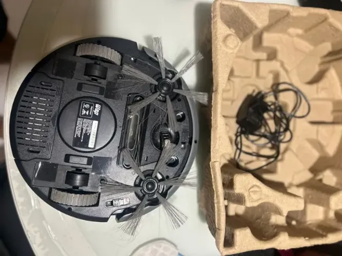 Robô aspirador, varre e passa o pano 