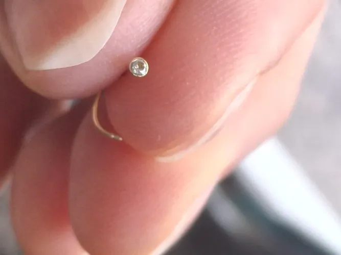 Piercing de nariz com pedra de diamante