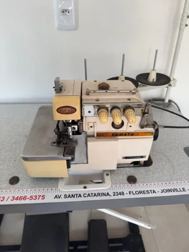 Máquina Overlock 