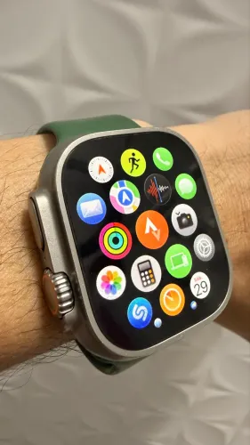 Apple Watch Ultra 1ª geração GPS+CEL 49mm titânio natural