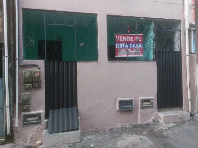 Oportunidade - Casa 2 quartos perto de tudo