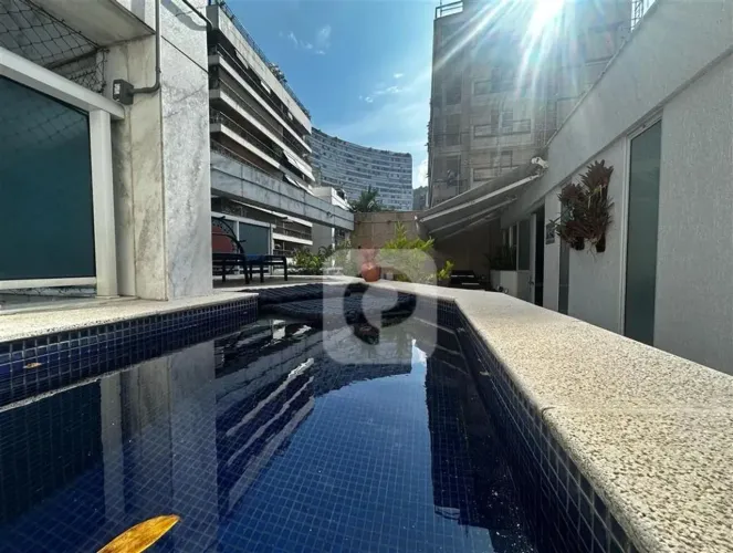 Cobertura reformada , 176 m² 2 quartos , 3 vagas leblon