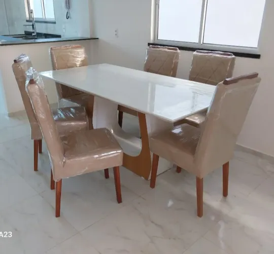 Mesa Vidro e Cadeiras Vidro Laqueado  A.L.T.O P.A.D.R.Ã.O (Nova)
