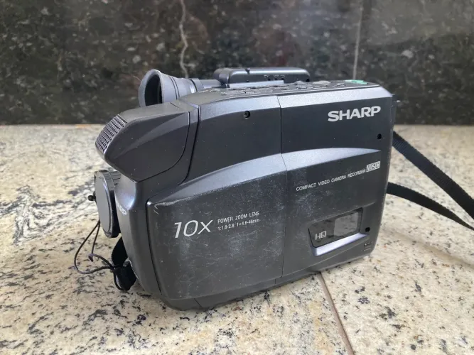 Câmera filmadora Sharp VHSC